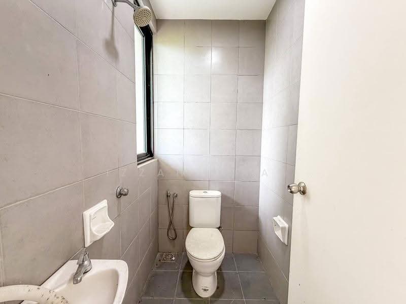 Rumah Berkembar untuk Dijual di Taman Bukit Palma (Kajang) - Izzah Alias - Bathroom - PropertyGuru.com.my