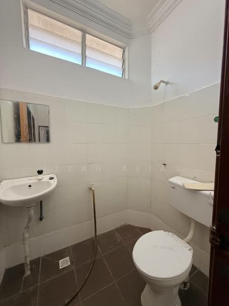 Rumah Teres 2-Tingkat untuk Dijual di Kemaman (Terengganu) - Izzah Alias - Bathroom - PropertyGuru.com.my