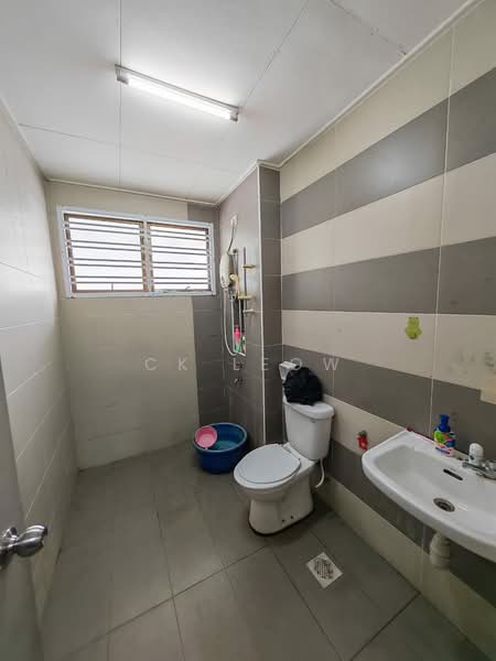 2-storey Terraced House for Sale in Bandar Tiram (Ulu Tiram) - Ck Leow - Bathroom - PropertyGuru.com.my