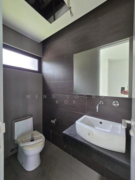 Rumah Banglo untuk Disewa di Taman Danau Desa (Taman Desa) - Weng Loong Kok - Bathroom - PropertyGuru.com.my