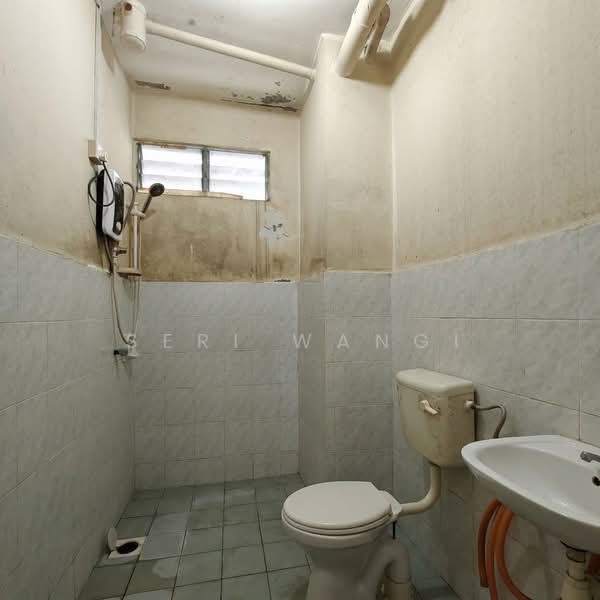 Apartment for Sale at Idaman Senibong - Seri Wangi - Bathroom - PropertyGuru.com.my