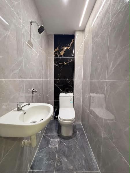Rumah Teres 2-Tingkat untuk Dijual di Taman Anggerik (Johor Bahru) - Ck Leow - Bathroom - PropertyGuru.com.my