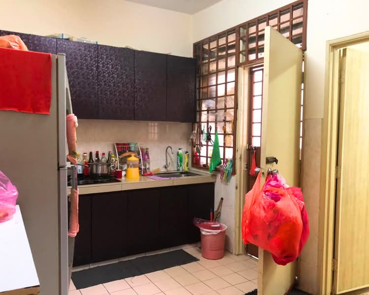 2-storey Terraced House for Sale in Bandar Putra Permai (Seri Kembangan) - Danny Lee - Kitchen - PropertyGuru.com.my