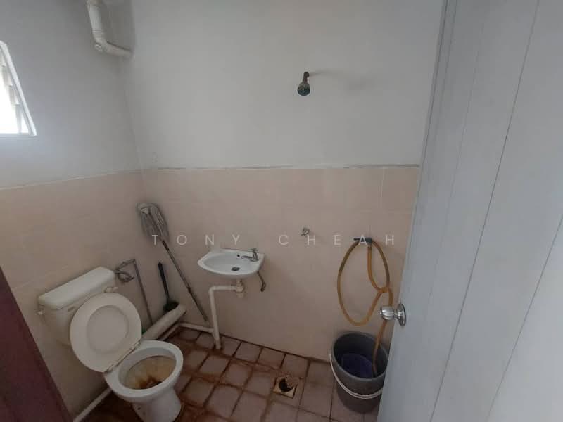 Apartment for Sale at Sri Impian Apartment - Tony Cheah - Bathroom - PropertyGuru.com.my