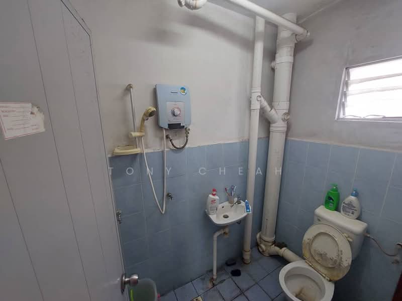Apartment for Sale at Sri Impian Apartment - Tony Cheah - Bathroom - PropertyGuru.com.my