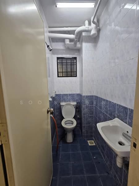 Pangsapuri untuk Dijual di Flora Damansara Apartment - Soo See Beng - Bathroom - PropertyGuru.com.my