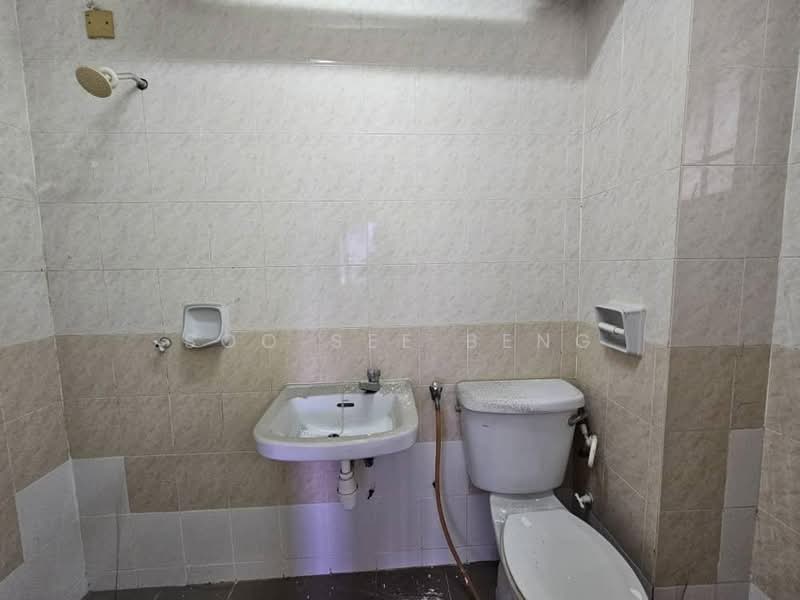 Pangsapuri untuk Dijual di Flora Damansara Apartment - Soo See Beng - Bathroom - PropertyGuru.com.my
