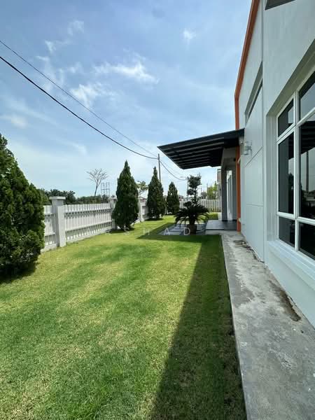 Bungalow House for Sale in Pontian (Johor) - Arshad . - Garden - PropertyGuru.com.my