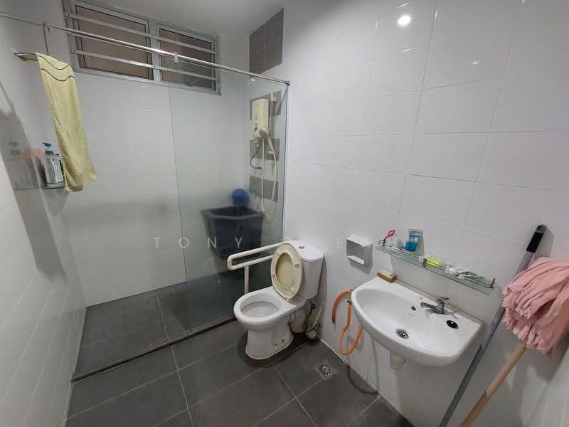 Condominium for Sale at Boulevard Condominium (BLVD) - Tony Cheah - Bathroom - PropertyGuru.com.my
