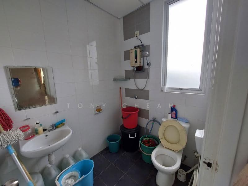 Kondominium untuk Dijual di Boulevard Condominium (BLVD) - Tony Cheah - Bathroom - PropertyGuru.com.my