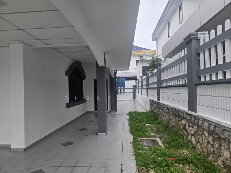 Semi-Detached House for Sale in Taman Sri Kluang (Kluang) - Shanel Tee - Exterior - PropertyGuru.com.my