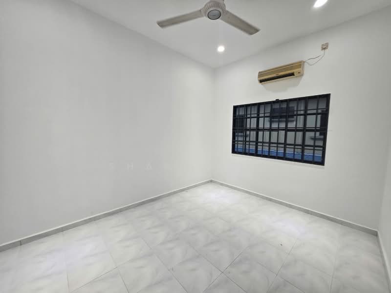Semi-Detached House for Sale in Taman Sri Kluang (Kluang) - Shanel Tee - Interior - PropertyGuru.com.my