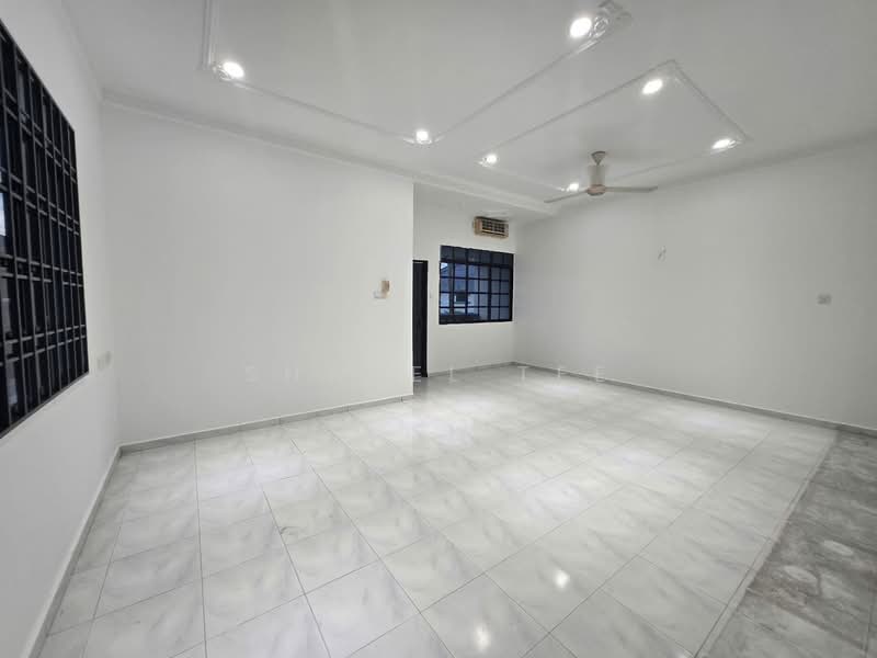 Semi-Detached House for Sale in Taman Sri Kluang (Kluang) - Shanel Tee - Living Room - PropertyGuru.com.my