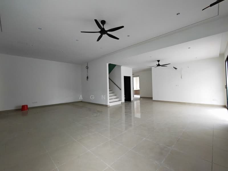 Rumah Berkembar untuk Dijual di Taman Kempas Utama (Tebrau) - Agnes . - Living Room - PropertyGuru.com.my