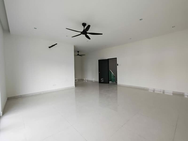 Rumah Berkembar untuk Dijual di Taman Kempas Utama (Tebrau) - Agnes . - Living Room - PropertyGuru.com.my