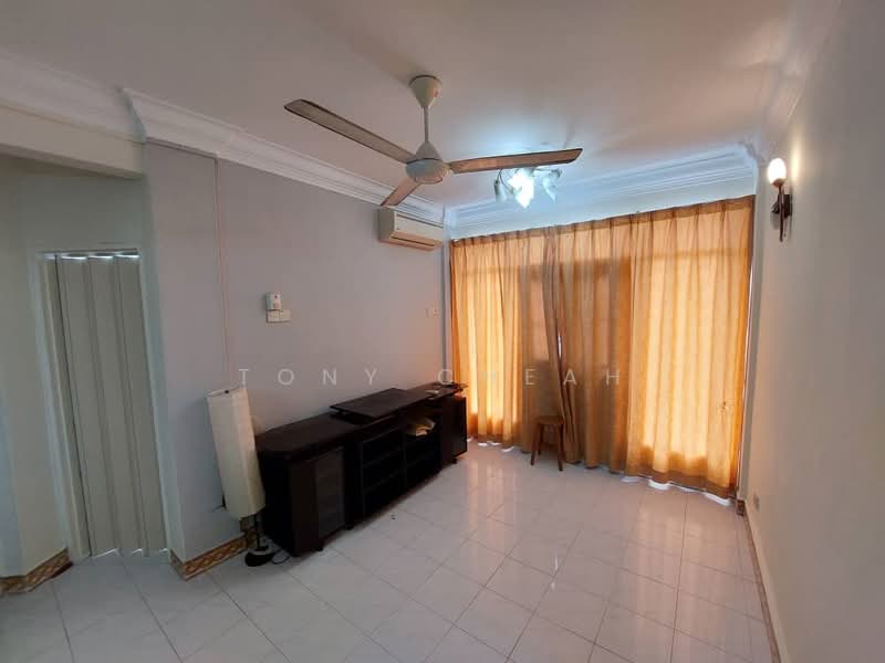 Pangsapuri untuk Dijual di Tanjung Court - Tony Cheah - Living Room - PropertyGuru.com.my