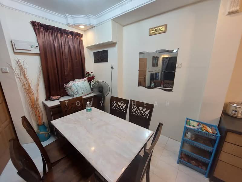 Pangsapuri untuk Dijual di Tanjung Court - Tony Cheah - Dining Room - PropertyGuru.com.my
