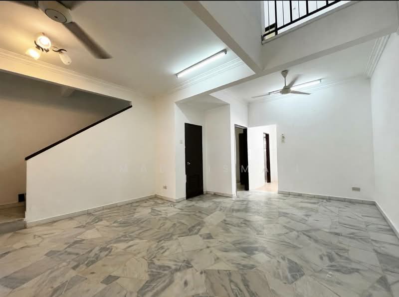 2-storey Terraced House for Sale in Taman Pinggiran Usj (Subang Jaya) - Ismadi Ismail - Living Room - PropertyGuru.com.my