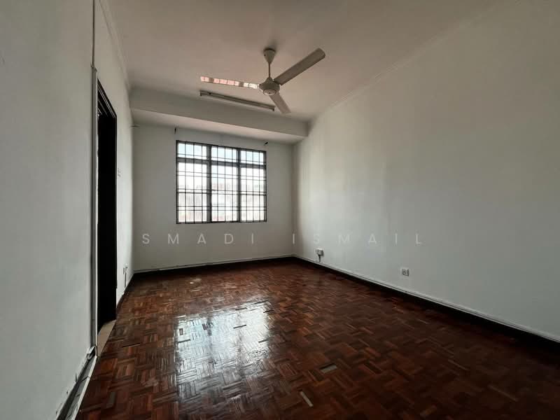 2-storey Terraced House for Sale in Taman Pinggiran Usj (Subang Jaya) - Ismadi Ismail - Interior - PropertyGuru.com.my