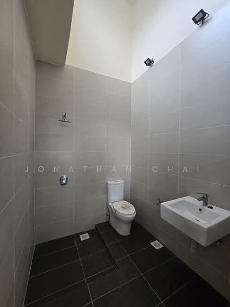 3-storey Terraced House for Sale in Selayang (Selangor) - Jonathan Chai - Bathroom - PropertyGuru.com.my