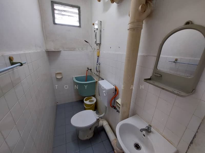 Pangsapuri untuk Dijual di Tanjung Court - Tony Cheah - Bathroom - PropertyGuru.com.my