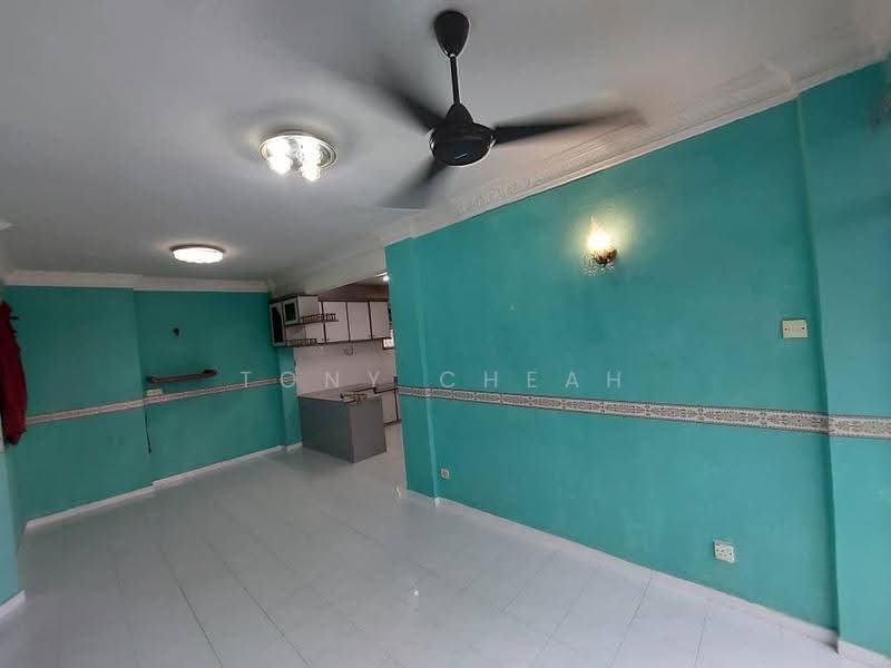 Pangsapuri untuk Dijual di Tanjung Court - Tony Cheah - Living Room - PropertyGuru.com.my