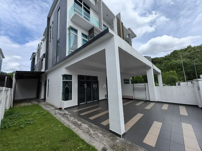 Cluster House for Sale in Iskandar Puteri (Nusajaya) (Johor) - Arshad . - Exterior - PropertyGuru.com.my