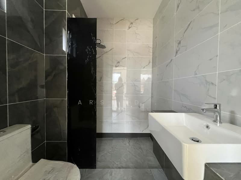 Semi-Detached House for Rent in Johor Bahru (Johor) - Arshad . - Bathroom - PropertyGuru.com.my