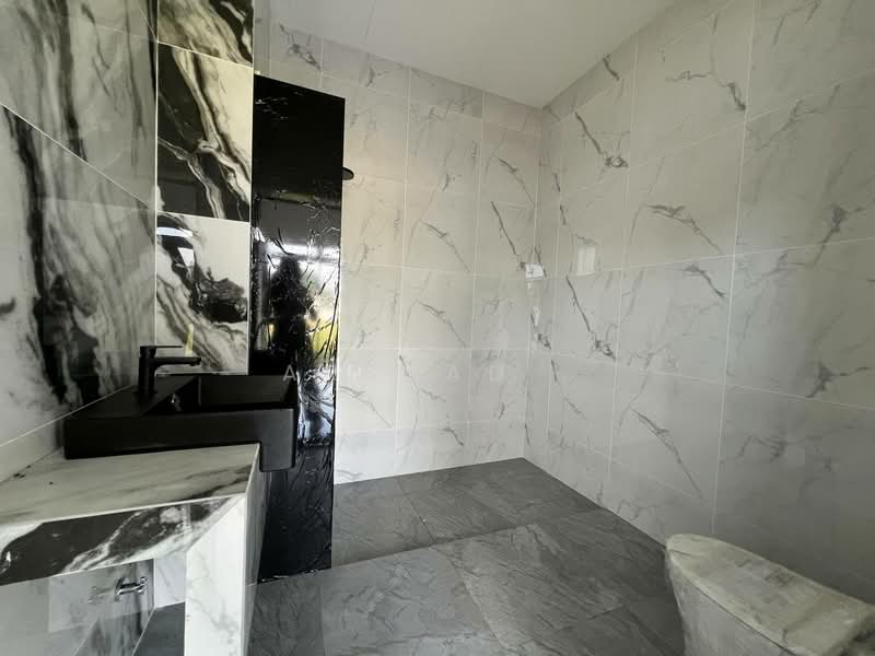 Semi-Detached House for Rent in Johor Bahru (Johor) - Arshad . - Bathroom - PropertyGuru.com.my