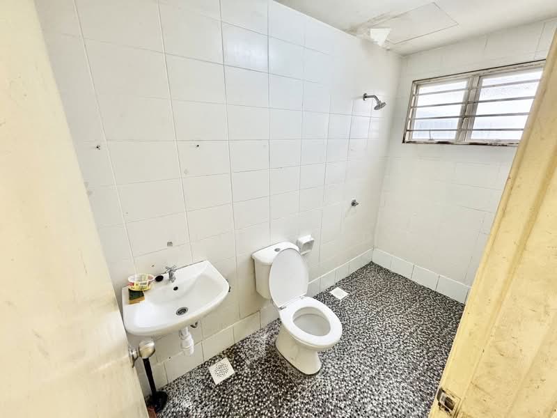 Kediaman Servis untuk Dijual di Suri Puteri - Alif Saad - Bathroom - PropertyGuru.com.my