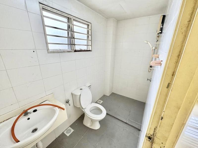 Kediaman Servis untuk Dijual di Suri Puteri - Alif Saad - Bathroom - PropertyGuru.com.my