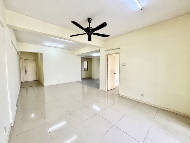 Kediaman Servis untuk Dijual di Suri Puteri - Alif Saad - Living Room - PropertyGuru.com.my