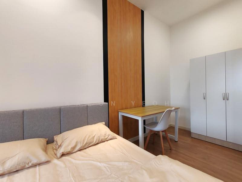 Kediaman Servis untuk Disewa di V Residence 3 @ Sunway Velocity - Aaron Yeoh - Bedroom - PropertyGuru.com.my