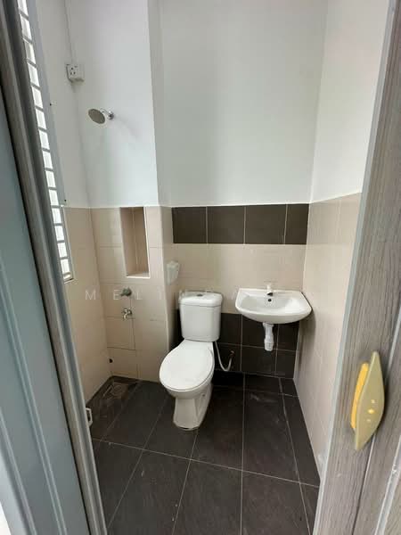 Rumah Teres 2-Tingkat untuk Dijual di Taman Pulai Indah (Johor Bahru) - Melinda Ee - Bathroom - PropertyGuru.com.my