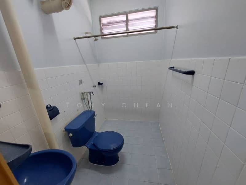 Pangsapuri untuk Dijual di Tanjung Court - Tony Cheah - Bathroom - PropertyGuru.com.my