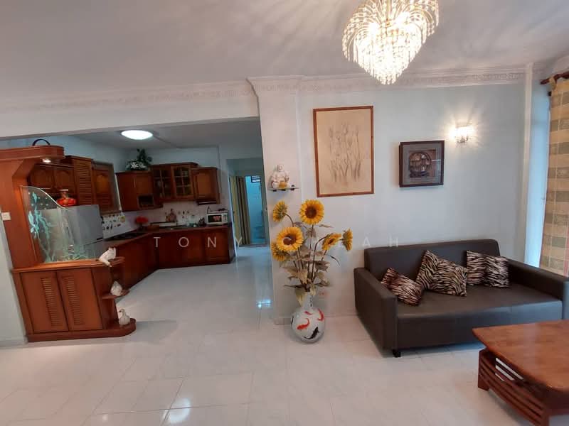 Pangsapuri untuk Dijual di Tanjung Court - Tony Cheah - Living Room - PropertyGuru.com.my