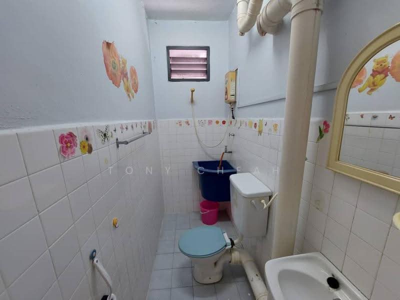 Pangsapuri untuk Dijual di Tanjung Court - Tony Cheah - Bathroom - PropertyGuru.com.my