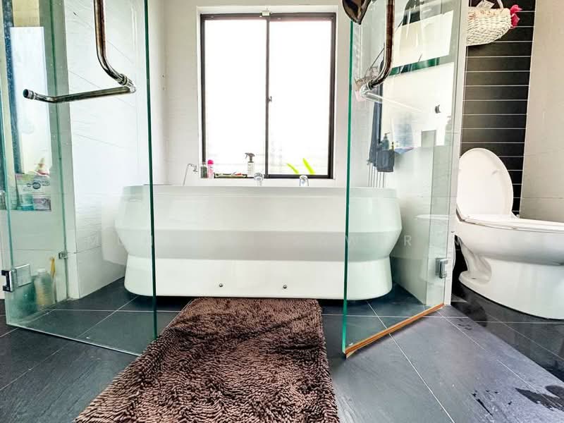 Rumah Berkembar untuk Dijual di Seksyen U9 (Shah Alam) - muharni sawarin - Bathroom - PropertyGuru.com.my
