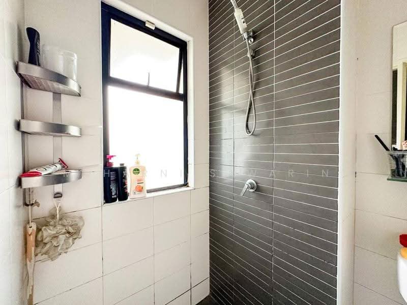 Rumah Berkembar untuk Dijual di Seksyen U9 (Shah Alam) - muharni sawarin - Bathroom - PropertyGuru.com.my