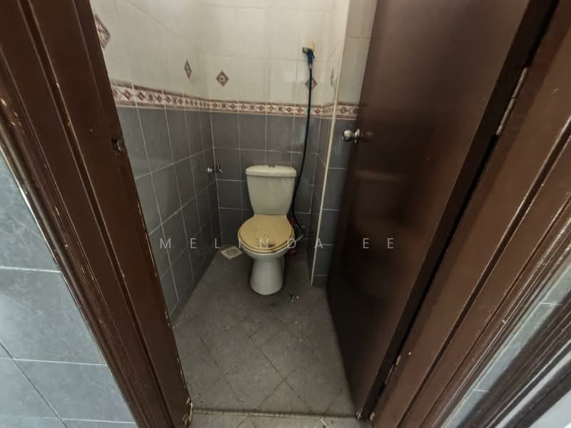 Semi-Detached House for Sale in Taman Permata (Johor Bahru) - Melinda Ee - Bathroom - PropertyGuru.com.my