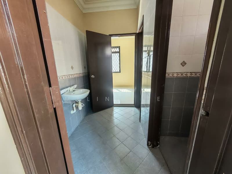 Semi-Detached House for Sale in Taman Permata (Johor Bahru) - Melinda Ee - Bathroom - PropertyGuru.com.my