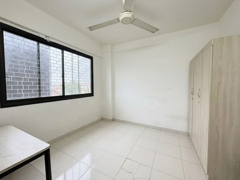Apartment for Sale at Pangsapuri Seroja - Mandy Liew - Bedroom - PropertyGuru.com.my