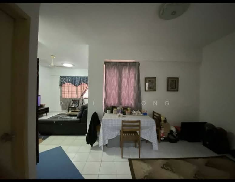 Pangsapuri untuk Dijual di Pangsapuri Persiaran Tanjung - Daniel Yong - Living Room - PropertyGuru.com.my