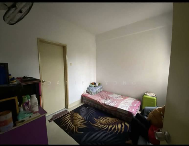 Pangsapuri untuk Dijual di Pangsapuri Persiaran Tanjung - Daniel Yong - Bedroom - PropertyGuru.com.my