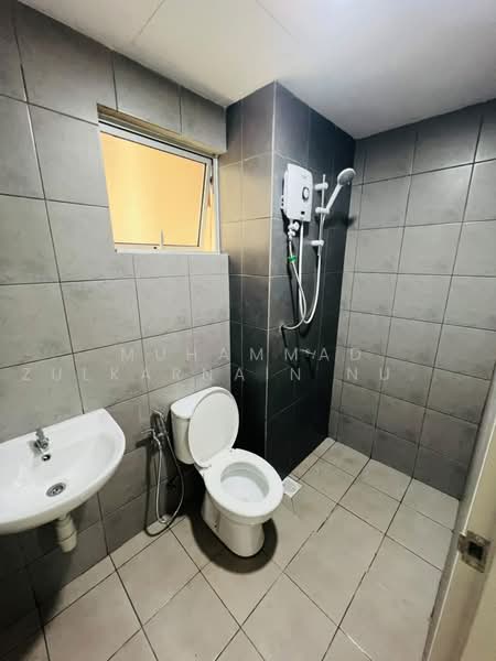 Kondominium untuk Disewa di Residensi Sateria - Muhammad Zulkarnain Nur Salim - Bathroom - PropertyGuru.com.my
