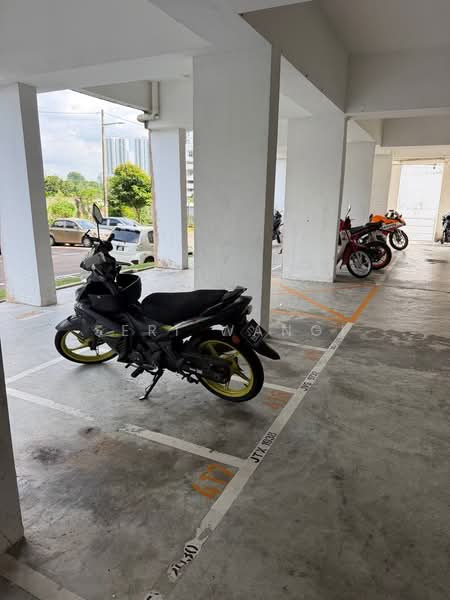 Pangsapuri untuk Dijual di Taman Larkin Idaman Plot C - Seri Wangi - Car Park - PropertyGuru.com.my