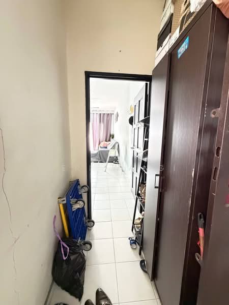Pangsapuri untuk Dijual di Taman Larkin Idaman Plot C - Seri Wangi - Corridor - PropertyGuru.com.my