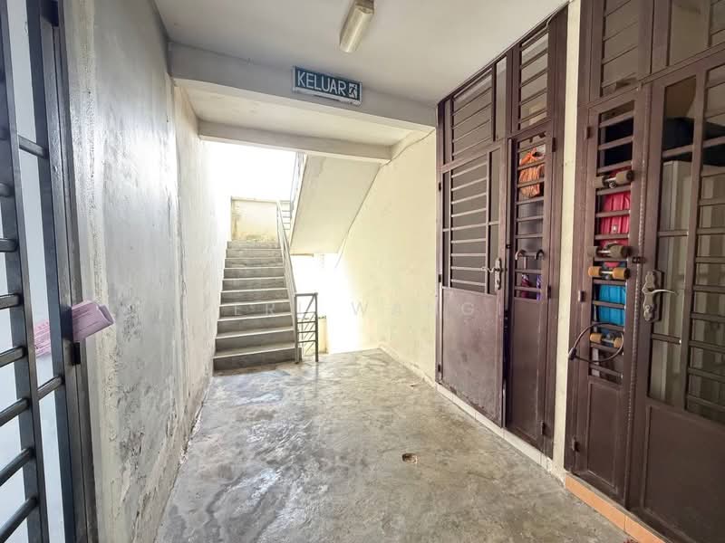 Pangsapuri untuk Dijual di Taman Larkin Idaman Plot C - Seri Wangi - Entrance - PropertyGuru.com.my