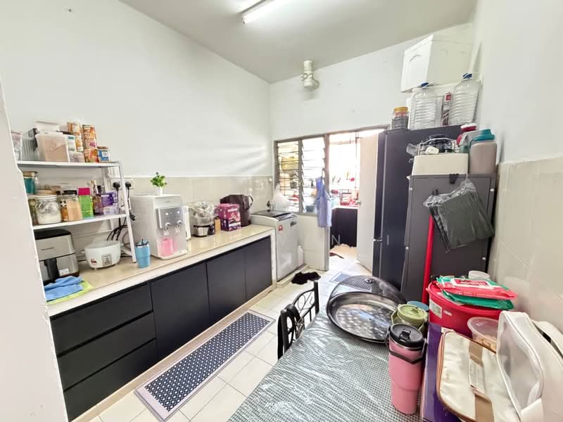 Pangsapuri untuk Dijual di Taman Larkin Idaman Plot C - Seri Wangi - Kitchen - PropertyGuru.com.my