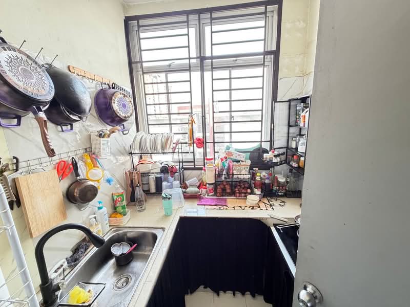Pangsapuri untuk Dijual di Taman Larkin Idaman Plot C - Seri Wangi - Kitchen - PropertyGuru.com.my